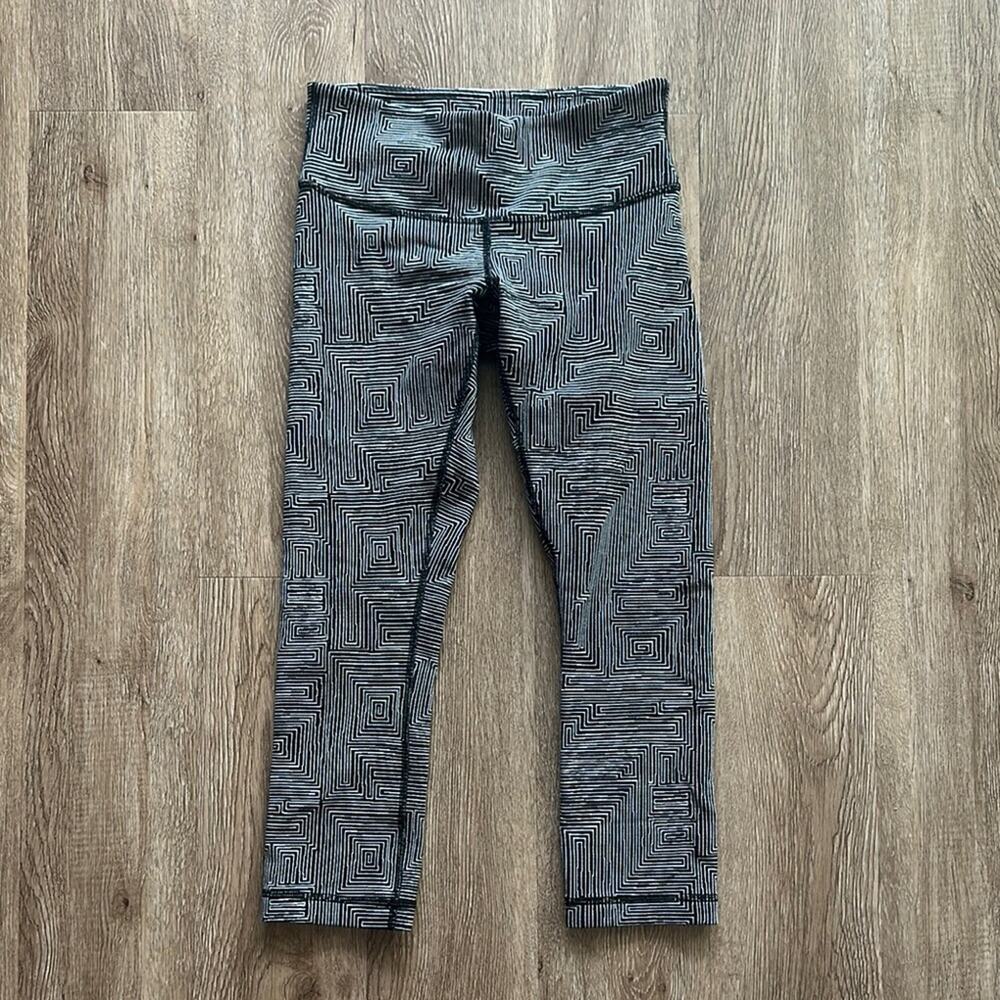 Lululemon Wunder Under III Crop Leggings Maze Jacquard White Black Size 4